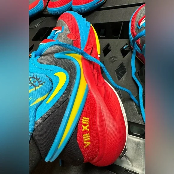 Nike Kyrie 8 GO SE Basketball Shoes - Picture 7 of 7